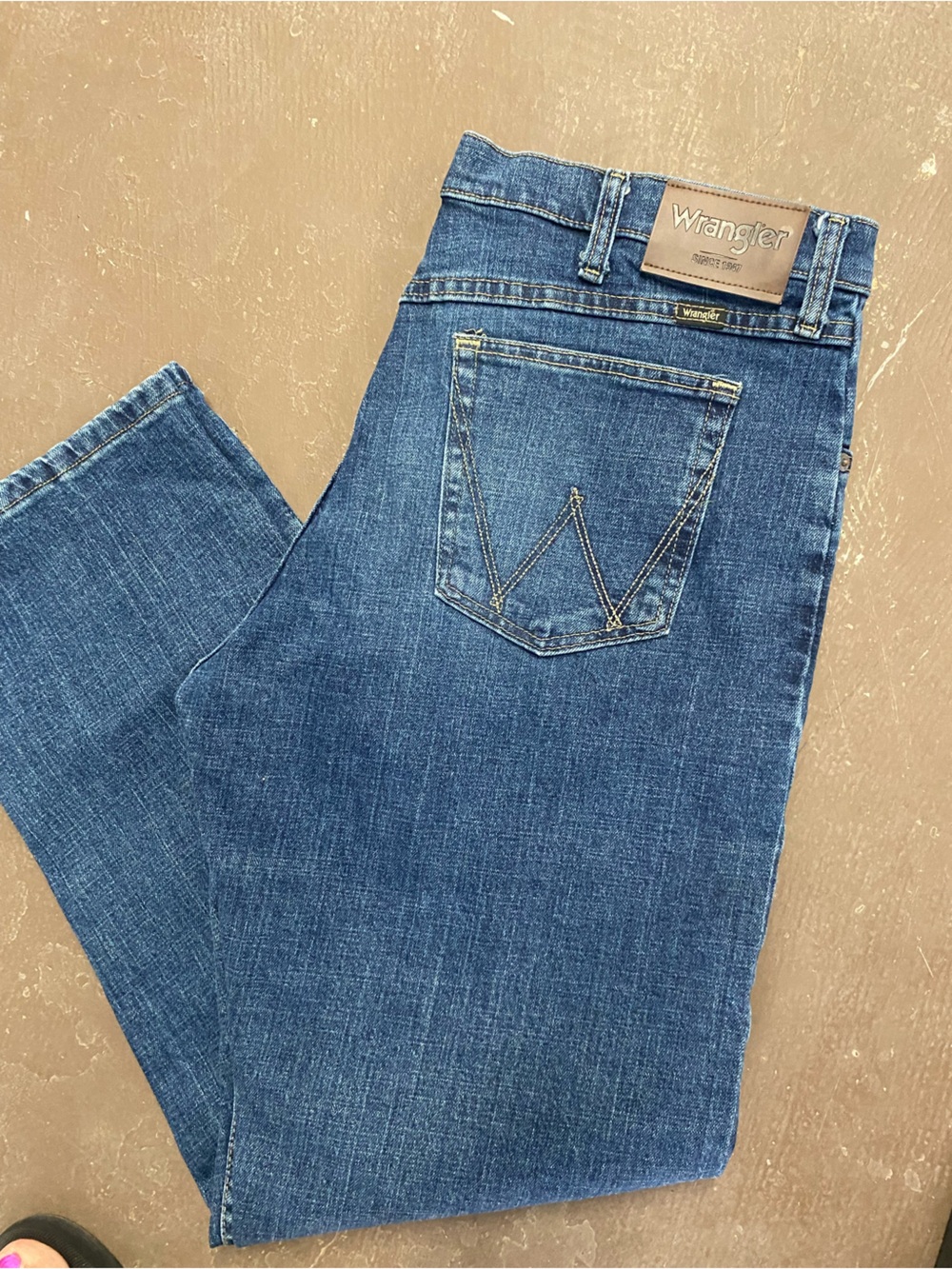 Wrangler Men's Straight Blue Denim Jeans with Signature Patch
